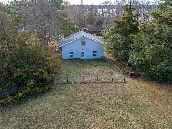 3rd image of 433 Wellington Dr