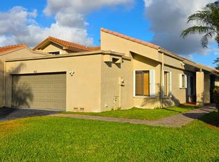 566 Village Lake Dr, Weston, FL 33326