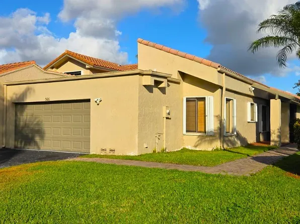 566 Village Lake Drive, Weston, FL 33326