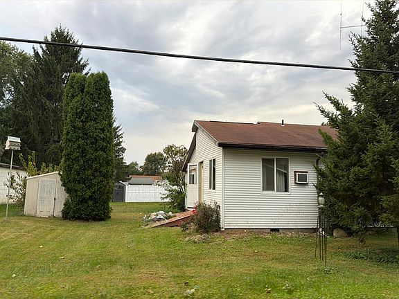 3rd image of 145 Hickory St