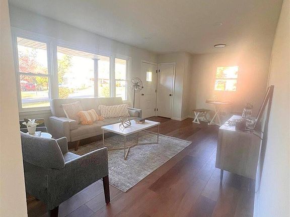 3rd image of 120 Phillips Cir