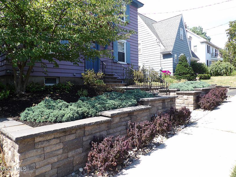 3rd image of 8 Croswell Street