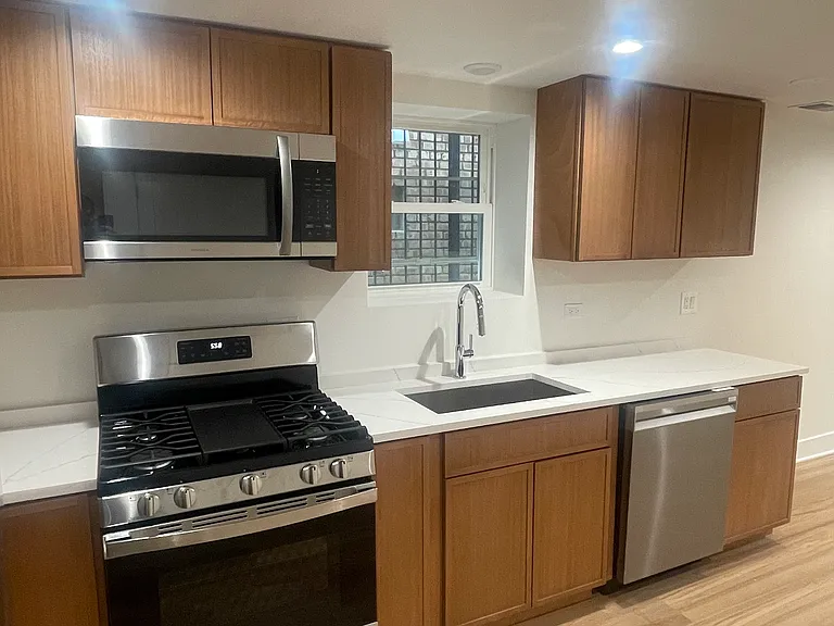 2841 N Avers Ave #G — Photo 1
