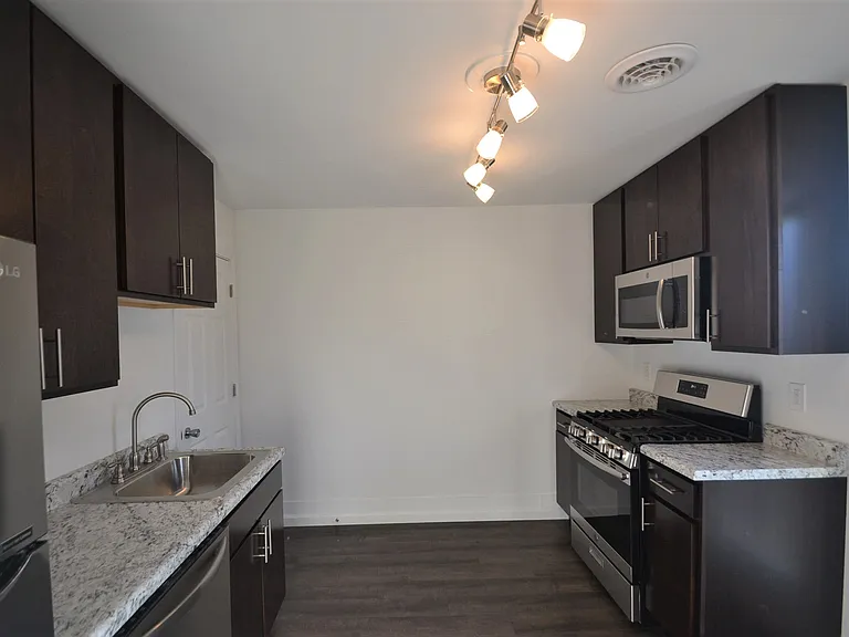 610 Union St #4 — Photo 5