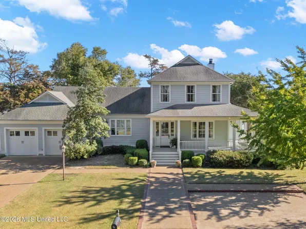 16 Parker Landing Dr, Dundee, MS 38626