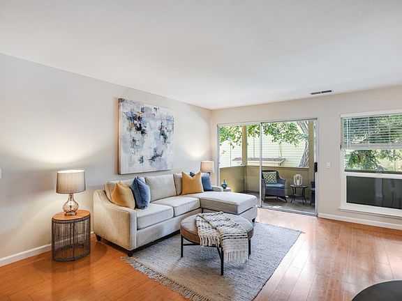 3rd image of 785 N Fair Oaks Ave APT 5