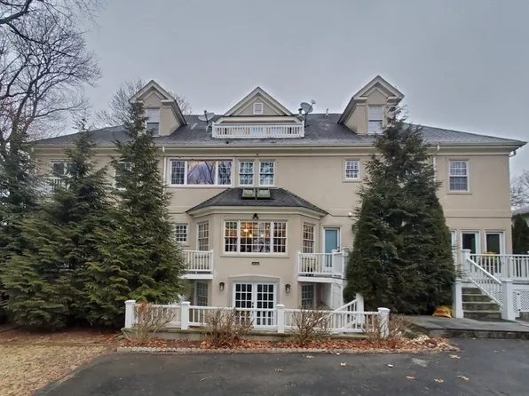 72 Charlemont St, Newton, MA 02461