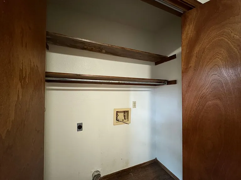 301 E Kee St — Photo 3
