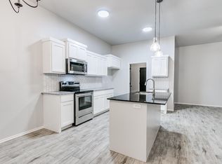 812 Chase Ln, Yukon, OK 73099