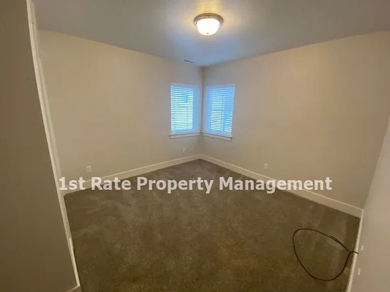 399 S Academy Ln — Photo 16