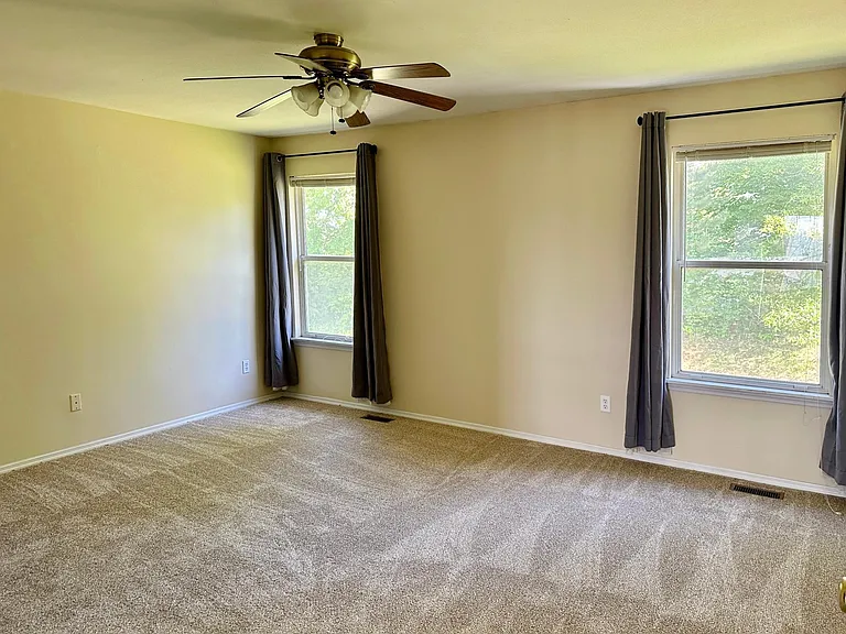 260 Valleybrook Ct — Photo 9