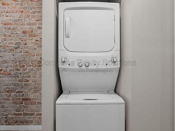 3rd image of 3140 Magnolia Ave #1W