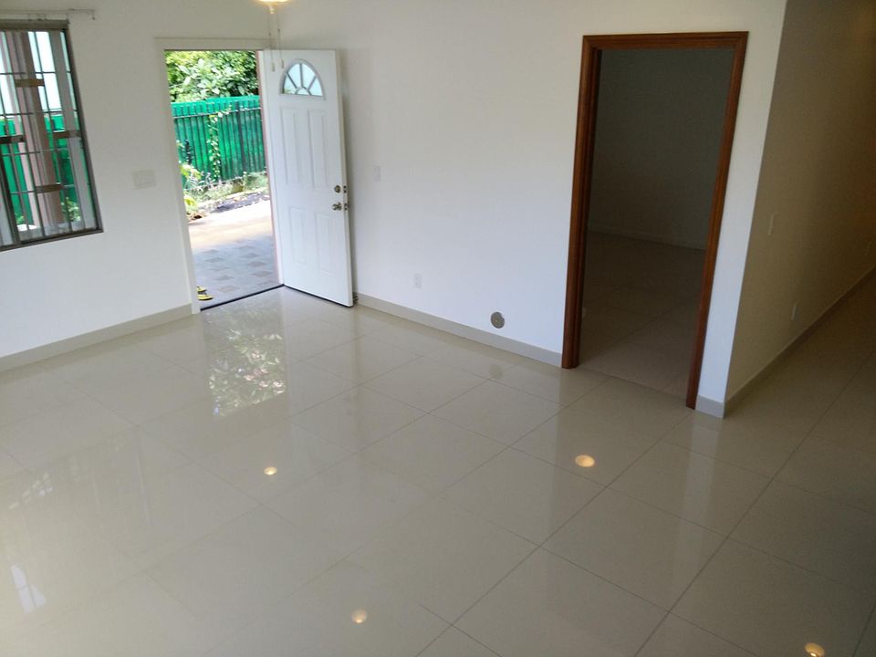 (Downstairs) Livingroom