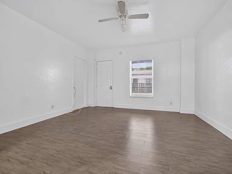 1843 Dewey St #104 — Photo 3