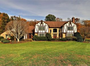 24 Kent Ln, Trumbull, CT 06611