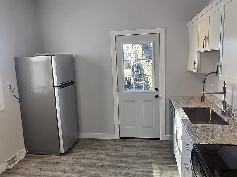 1230 Englewood Ave — Photo 9