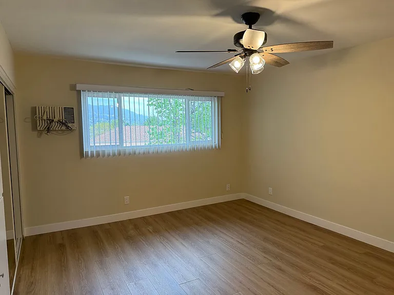 2601 N Glenoaks Blvd — Photo 31