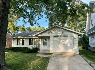 854 N Webster St, Naperville, IL 60563