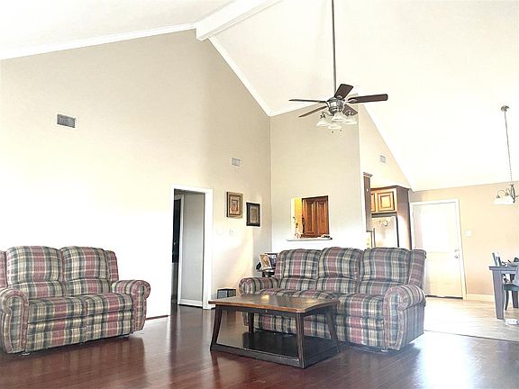4th image of 1048 Idylwood St