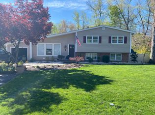 69 Hampton Dr, Berkeley Heights, NJ 07922