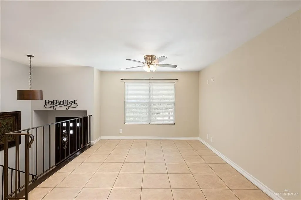 3 bed, 2.5 bath, 1458 sqft, $1,700 — Photo 2