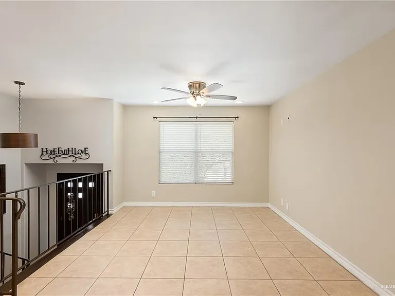 2716 N 27th Ln — Photo 2