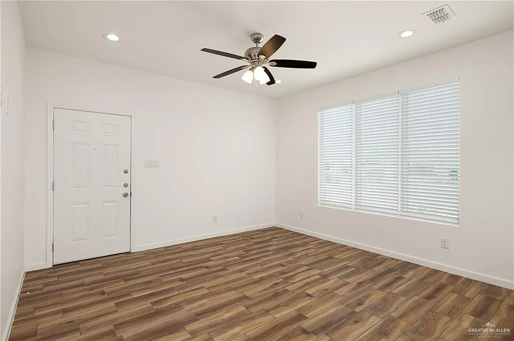 2 bed, 2.0 bath, 950 sqft, $1,250 — Photo 4