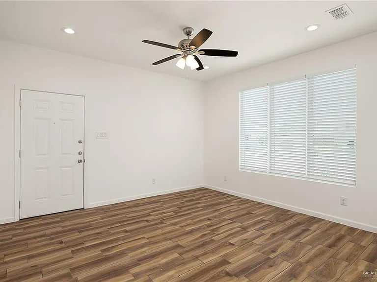 2105 E Viviana St #2 — Photo 4