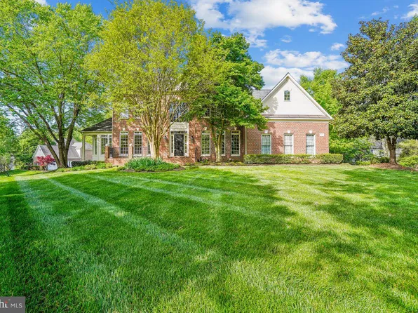 10497 Dunn Meadow Rd, Vienna, VA 22182