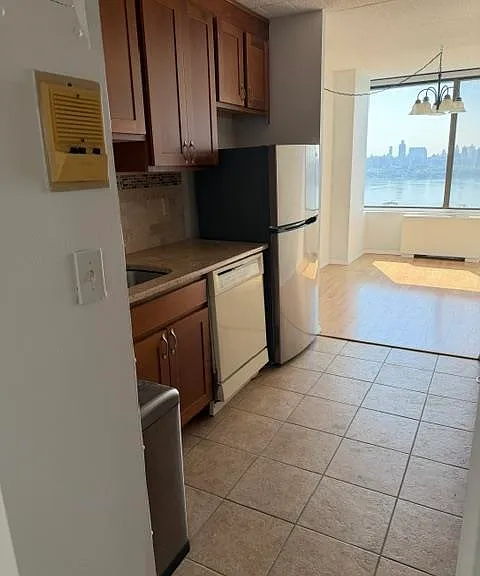 9060 Palisade Ave #705 — Photo 7