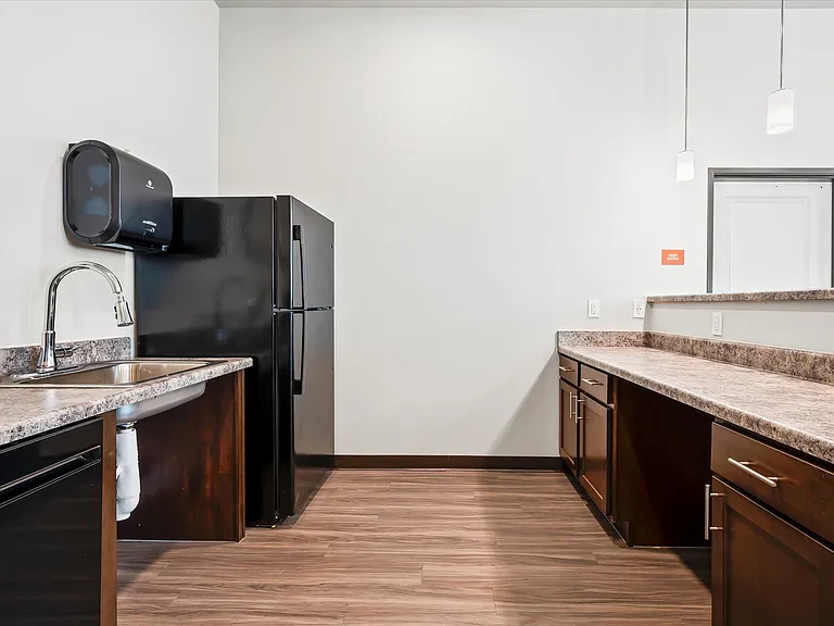 Lynne Village Apartments — Photo 18