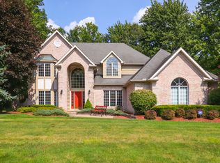3155 Royal Oak Ct, Westlake, OH
