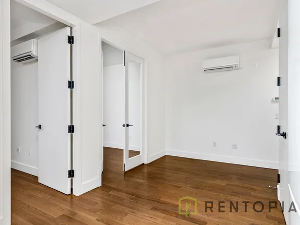 581 Ocean Parkway image 7 of 12