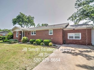 1001 N Pine St, Waurika, OK 73573