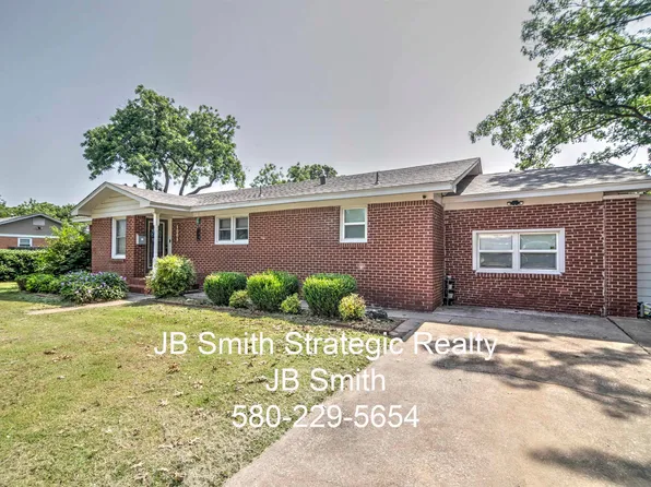 1001 N Pine St, Waurika, OK 73573