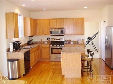Kitchen with Center Island.JPG