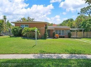 1079 W Country Club Cir, Plantation, FL 33317