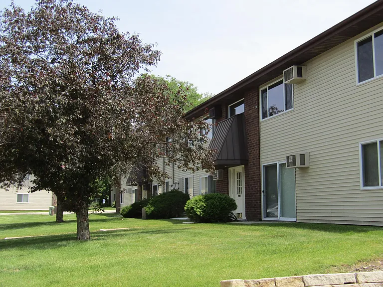 Woodcrest Apartments — Photo 17
