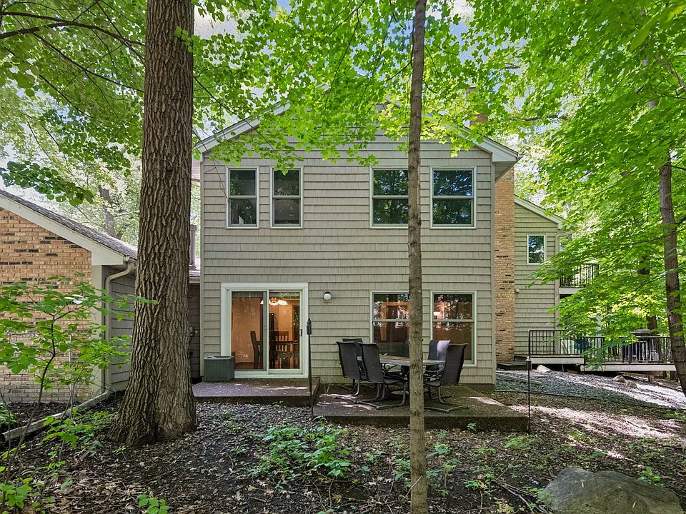 8823 Basswood Rd