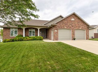 5610 Clay Ridge Dr, Dubuque, IA 52002