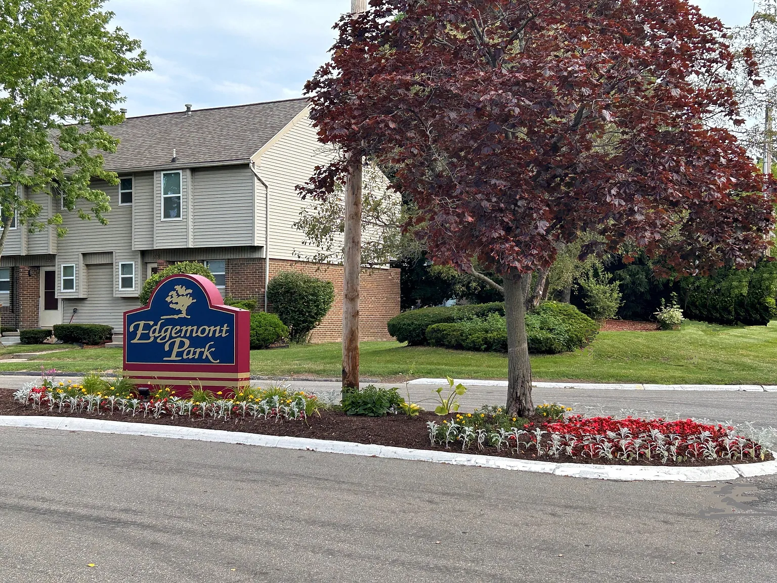 Edgemont Park Townhomes — Photo 2
