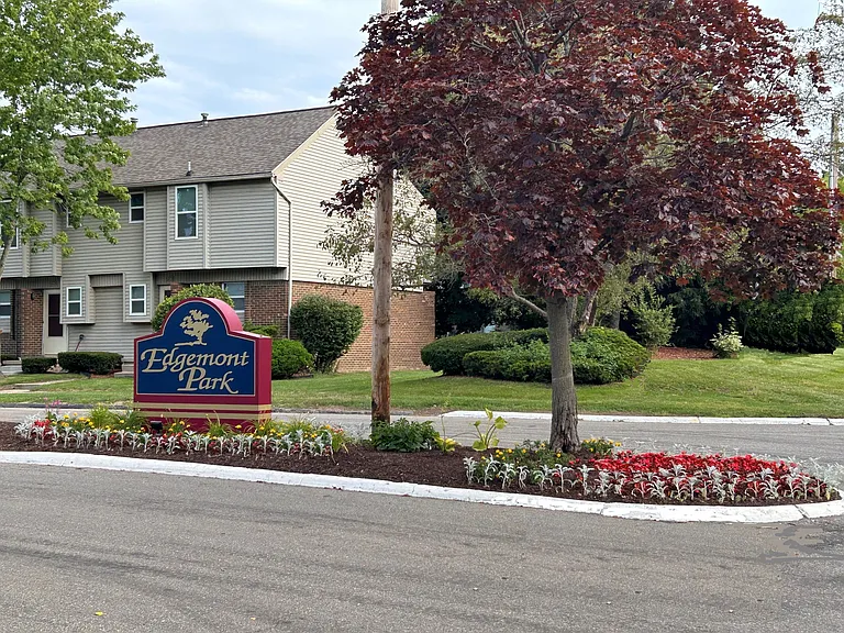 Edgemont Park Townhomes — Photo 2