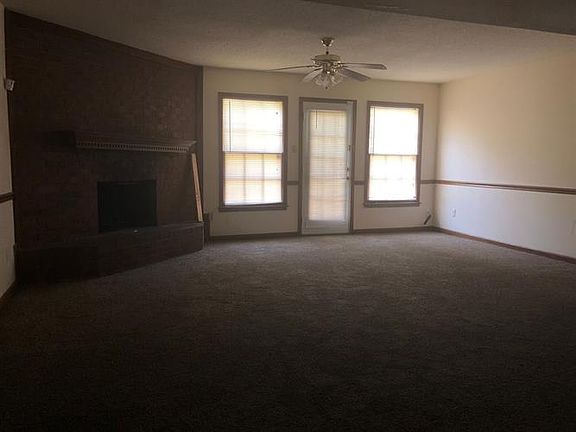 3rd image of 5542 Blossom Ln