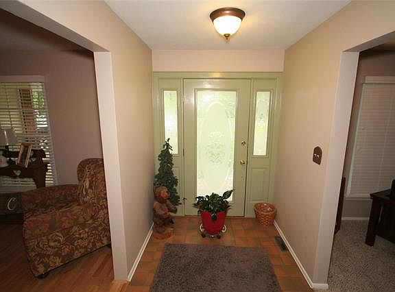 4th image of 22 White Oak Dr