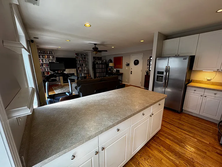 1050 W Dakin St — Photo 8