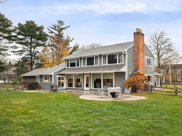 18 High St, Dartmouth, MA 02748