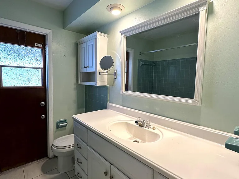 1660 Neptune Dr — Photo 16