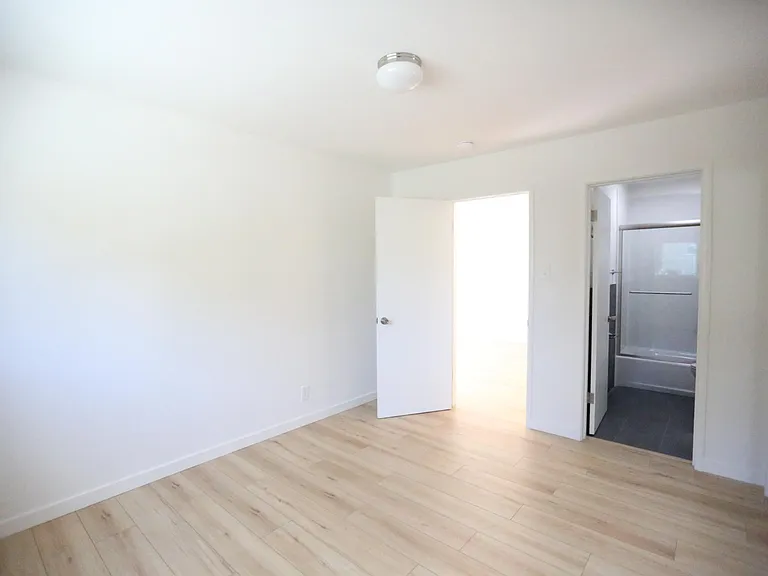 2210 McKinley Ave #7 — Photo 7