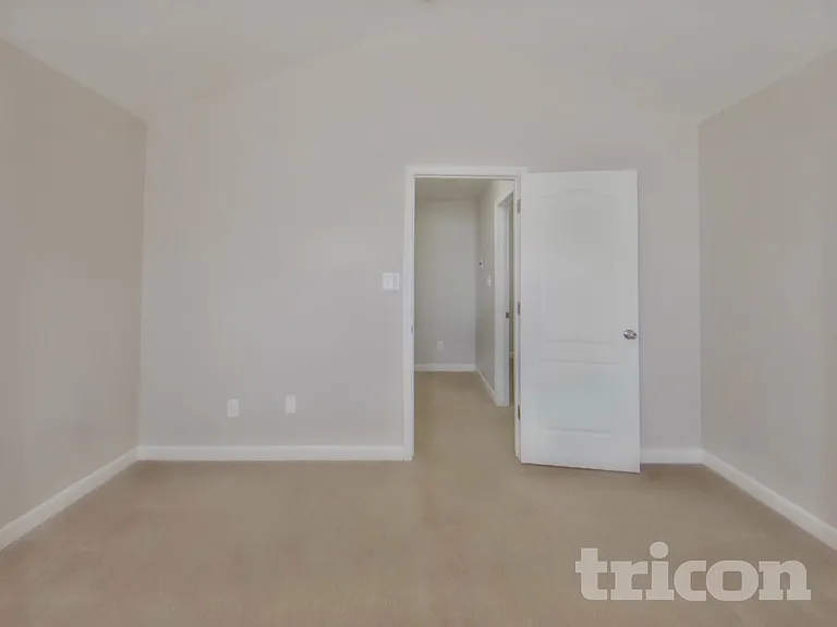506 Glencroft Dr — Photo 6
