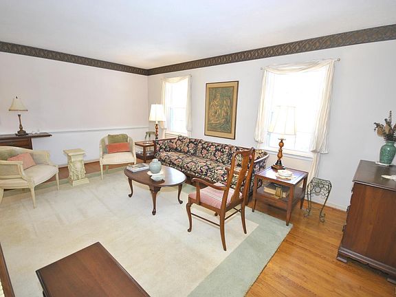 5th image of 212 Chesterfield Rd